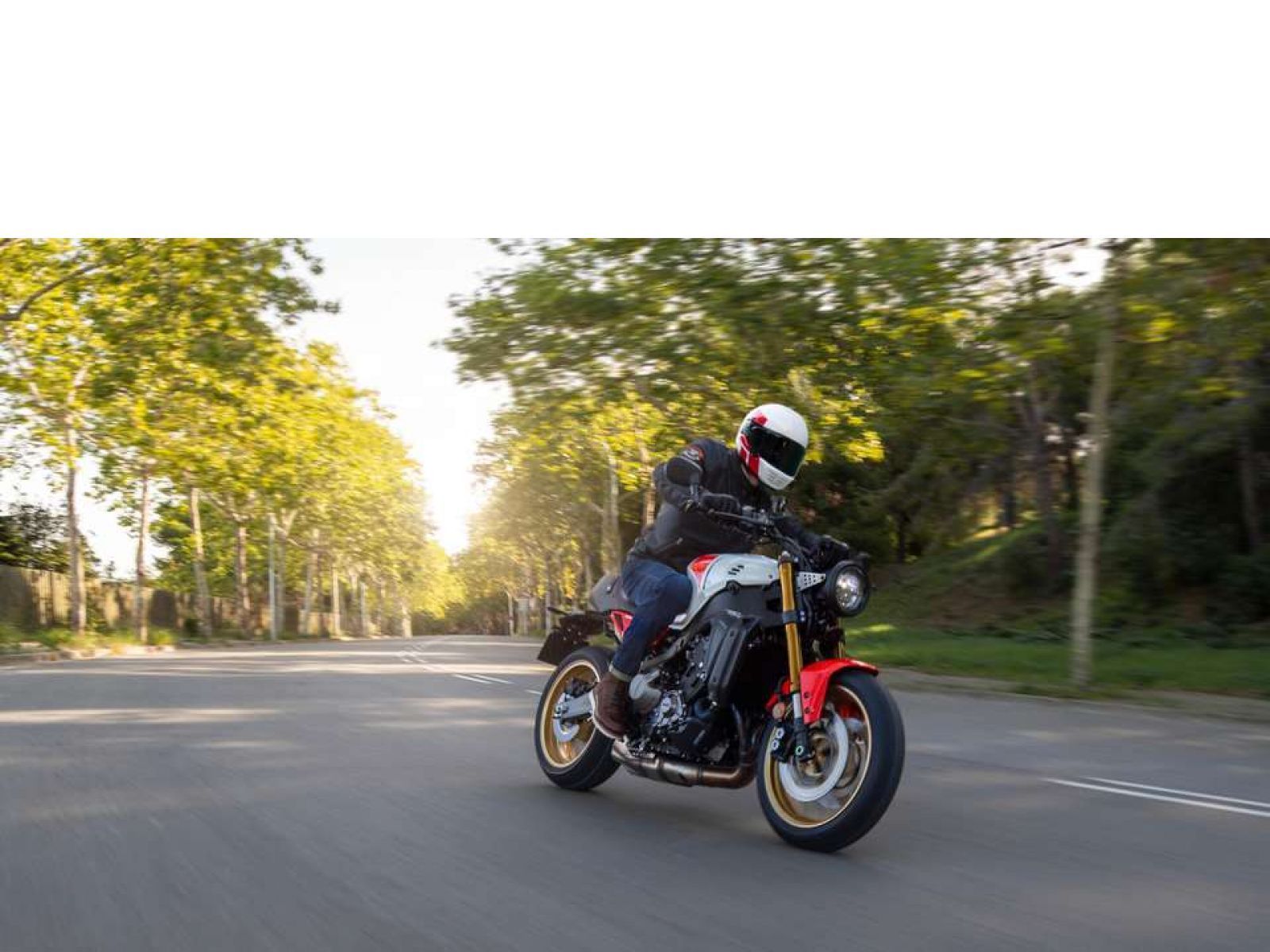 Мотоцикл YAMAHA XSR 900 (Legend Red) 2024